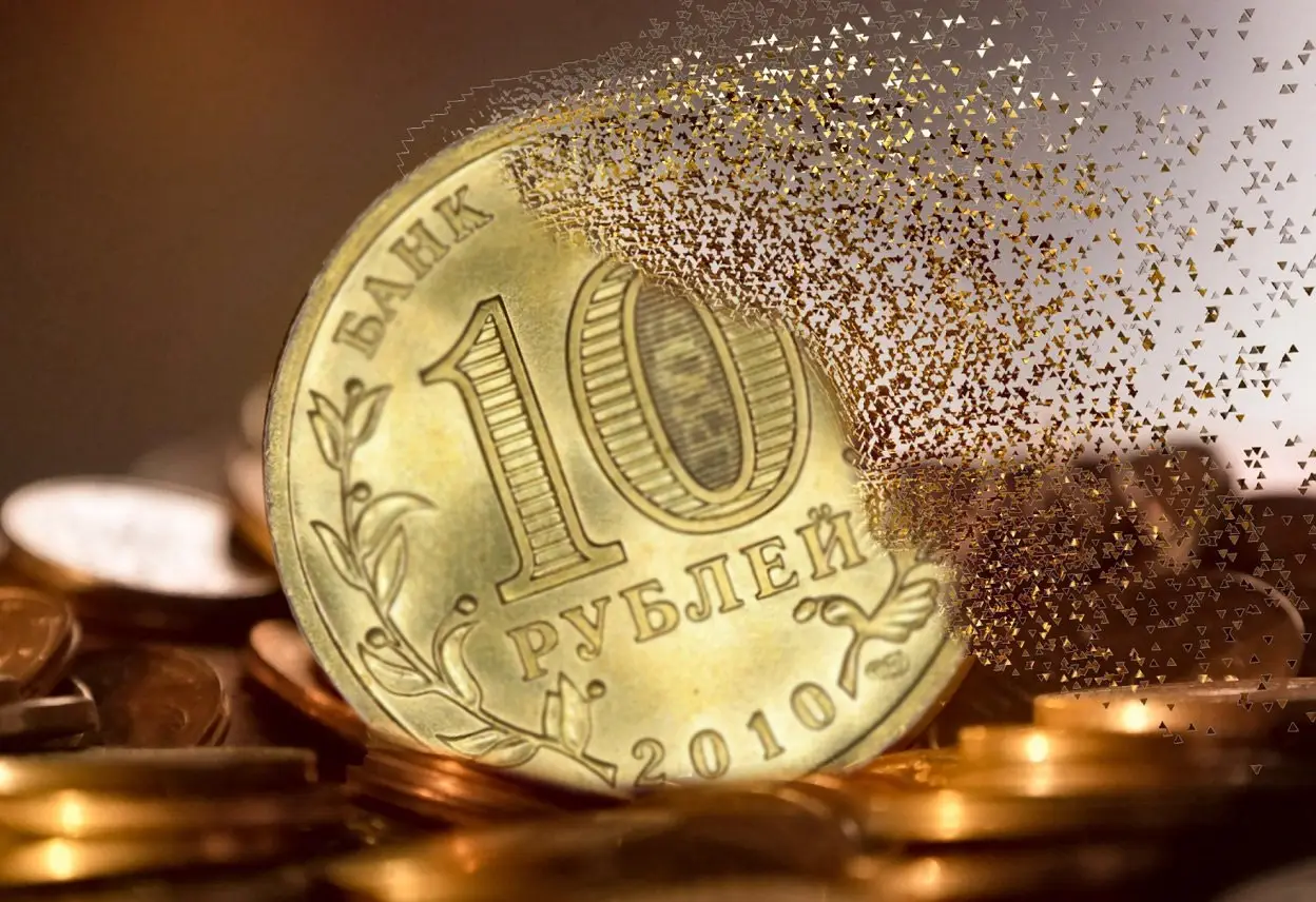Стоит ли держать сбережения в рублях или лучше купить валюту