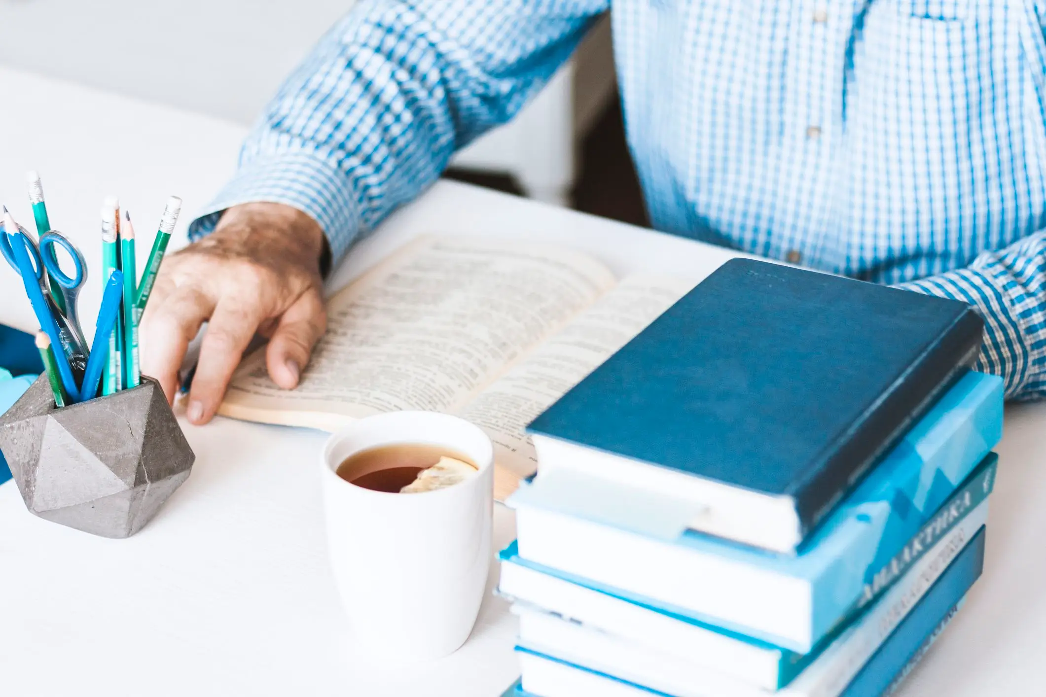 The book is your desk. Books on the Desk. Best investing books. Desk with books. Finance book Cover.