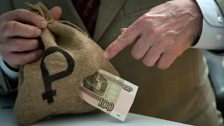 Стоит ли держать деньги в рублях - санкции против российской валюты Стоит ли держать деньги в рублях - санкции против российской валюты